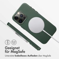 Accezz MagSafe Leather Backcover für das iPhone 15 Pro Max - Cedar Green