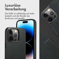 Accezz 2-in-1 Klapphülle aus Leder mit MagSafe für das iPhone 14 Pro - Onyx Black