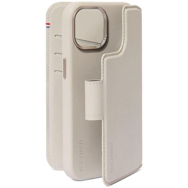 Decoded 2 in 1 Leather Klapphülle für das Apple iPhone 15 - Clay