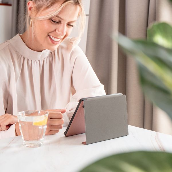 imoshion Slim Hard Case Klapphülle Kobo Libra 2 / Tolino Vision 6 - Rosé gold