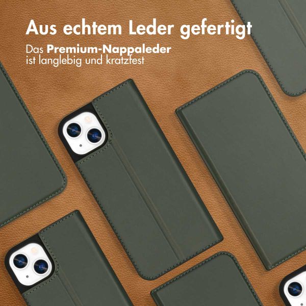 Accezz Premium Leather Slim Klapphülle für das Apple iPhone 13 - Grün
