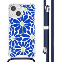 imoshion Design Hülle mit Band für das iPhone 13 Mini - Cobalt Blue Flowers Connect