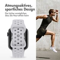 imoshion Sportarmband⁺ für die Apple Watch Series 1 bis 10 / SE / Ultra (2) (44/45/46/49 mm) - Größe M/L - Pure Platinum & White