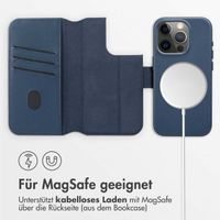 Accezz 2-in-1 Klapphülle aus Leder mit MagSafe für das Apple iPhone 15 Pro - Nightfall Blue