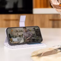 imoshion Design Klapphülle für das Samsung Galaxy S25 Ultra - White Daisy