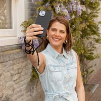 imoshion Silikonhülle mit Band für das Samsung Galaxy S25 Plus - Schwarz
