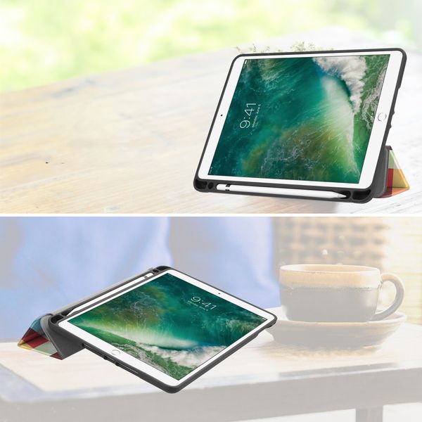 imoshion Design Trifold Klapphülle iPad 6 (2018) 9.7 Zoll / iPad 5 (2017) 9.7 Zoll / Air 2 (2014) / Air 1 (2013)