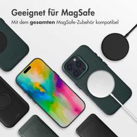 Accezz MagSafe Leather Backcover für das iPhone 16 Pro - Cedar Green