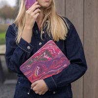 Selencia Vivid Klapphülle Apple iPad Air 11 Zoll (2025) M3 / (2024) M2 / Air 5 (2022) / Air 4 (2020) - Marble Plum