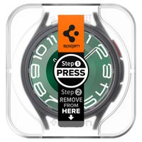 Spigen EZ FIT Glas.tR Displayschutzfolie mit Applikator für die Samsung Galaxy Watch 6 Classic - 47 mm - Transparent