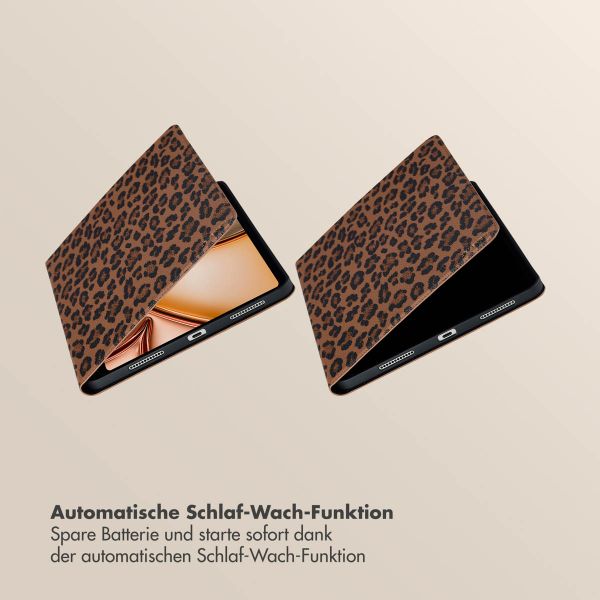 Selencia Sabi Klapphülle mit Leopardenmuster Apple iPad Air 11 Zoll (2025) M3 / (2024) M2 / Air 5 (2022) / Air 4 (2020) - Mocha Brown