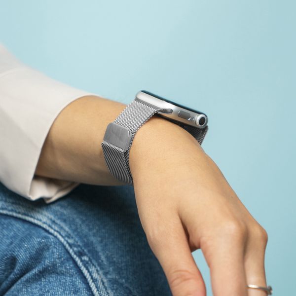 imoshion Magnetisches Milanaise Armband für das  Fitbit Versa 4/ 3 / Sense (2) - Silber