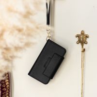 Selencia Llyr Klapphülle in Schlangenoptik mit herausnehmbarem Backcover Samsung Galaxy S21 Plus - Schwarz