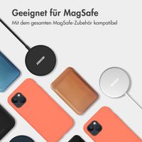 Accezz Liquid Silikoncase mit MagSafe für das Apple iPhone 14 - Nektarine
