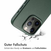 Accezz MagSafe Leather Backcover für das iPhone 15 Pro - Cedar Green