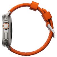 Nomad Robustes Armband FKM für die Apple Watch Series 1 bis 10 / SE / Ultra (2) (44/45/46/49 mm) - Silber/Orange