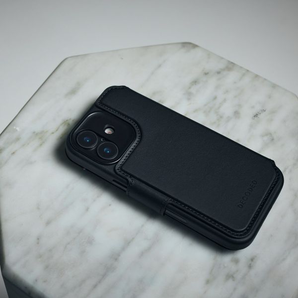 Decoded 2 in 1 Leather Klapphülle MagSafe Apple iPhone 17 - Solid Clay