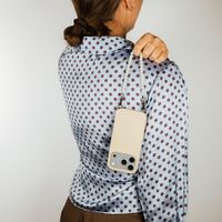 Selencia Rivièra Backcover mit MagSafe mit abnehmbaren Haken iPhone 12 / 12 Pro - Milky Latte