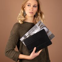 Selencia Trifold Klapphülle aus veganem Leder Galaxy Tab A7 Lite