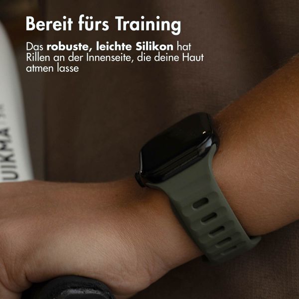 imoshion Active Sport Silikonarmband für die Apple Watch Series 1-9 / SE (38/40/41 mm) | Series 10 (42 mm) - Schwarzgrün