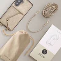 Selencia Sera HandyHülle mit Kordel und Umschlag-Kartenhalter Samsung Galaxy A37 (5G) - Champagne