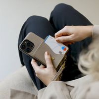 Selencia Sera HandyHülle mit Kordel und Umschlag-Kartenhalter Apple iPhone 16 - Taupe