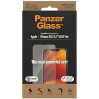 PanzerGlass Ultra-Wide Fit Antibakterieller Displayschutz mit Applikator für das Apple iPhone 14