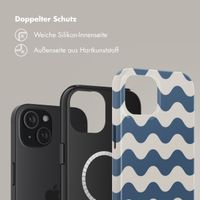 Selencia Vivid Tough Back Cover mit MagSafe für das iPhone 15 - Wave Vibes Classic Blue