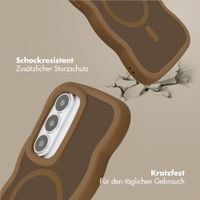 Selencia Wavy Backcover mit MagSafe Samsung Galaxy S26 - Mocha Brown