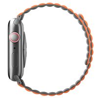 Uniq Revix doppelseitiges Armband für das  Apple Watch Series 1 t/m 11 / SE / Ultra (44/45/46/49 mm) - Charcoal (Grey/Orange)