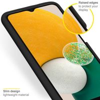 Accezz Liquid Silikoncase für das Samsung Galaxy A13 (5G) / A04s - Schwarz