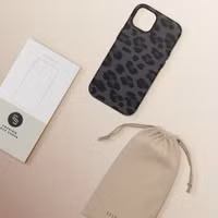 Selencia Sabi Backcover Leopardenmuster mit MagSafe Apple iPhone 13 - Midnight Black