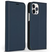 Accezz Premium Leather Slim Klapphülle iPhone 12 (Pro) - Dunkelblau