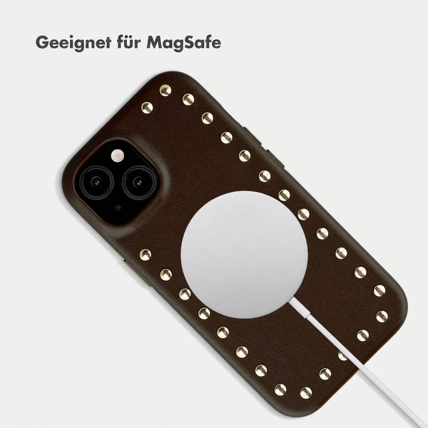 Selencia Studs Backcover mit MagSafe Apple iPhone 15 - Cacao Crush