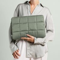 Selencia Puffy Laptop Hülle 15-16 Zoll - Laptop Sleeve - Sage Green