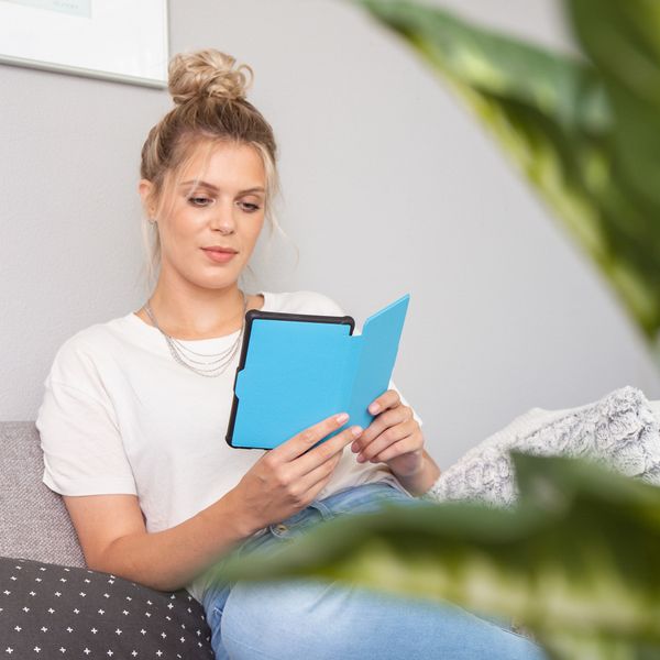 imoshion Slim Soft Case Klapphülle Kobo Nia - Hellblau