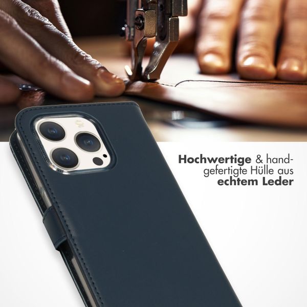 Selencia Echtleder Klapphülle Apple iPhone 15 Pro - Blau