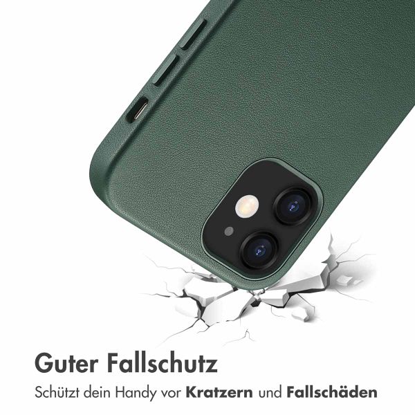 Accezz MagSafe Leather Backcover für das iPhone 12 (Pro) - Cedar Green