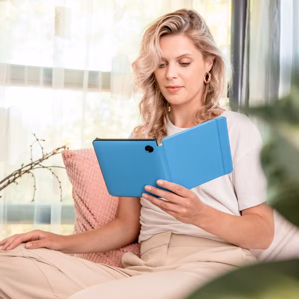 imoshion Slim Hard Case Sleepcover mit Stand für das Kobo Libra Colour / Tolino Vision Color - Hellblau