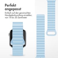 imoshion Magnetisches Silikonarmband für das  Apple Watch Series 1 t/m 9 / SE (38/40/41 mm) | Series 10 / 11 (42 mm) - Blauw & Wit / Blue & White