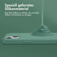 Accezz Liquid Silikoncase mit MagSafe für das iPhone 15 Pro - Dunkelgrün