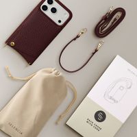 Selencia Nova HandyHülle mit Kordel und Kartenhalter Apple iPhone 17 Pro - Bold Burgundy