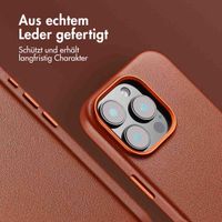 Accezz MagSafe Leather Backcover für das iPhone 16 Pro - Sienna Brown