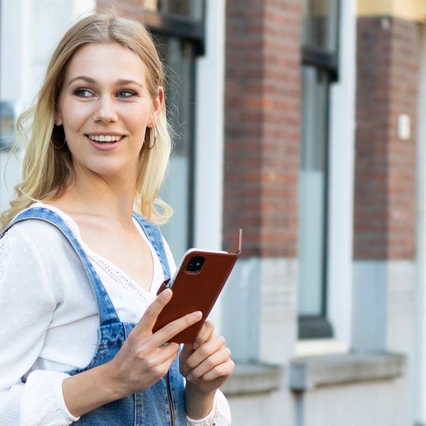 Selencia Echtleder Klapphülle iPhone Xr - Braun