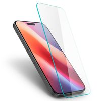 Spigen GLAStR Slim Displayschutzfolie + Applicator für das iPhone 16 / 15