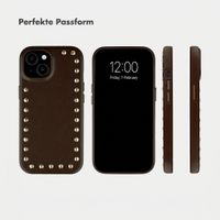 Selencia Studs Backcover mit MagSafe Apple iPhone 15 - Cacao Crush