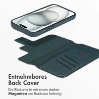 Accezz 2-in-1 Klapphülle aus Leder mit MagSafe für das iPhone 15 - Cedar Green