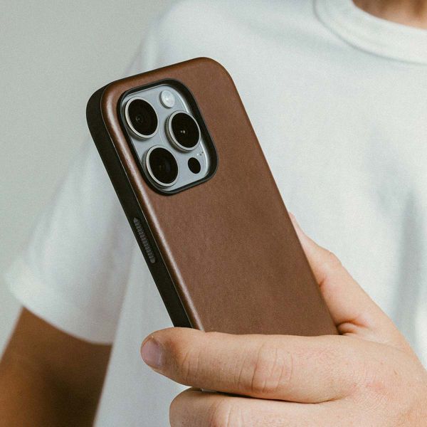 Nomad Modern Leather Case Apple iPhone 16 - Braun