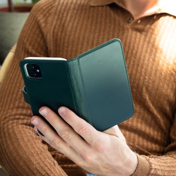 Selencia Echtleder Klapphülle Apple iPhone 12 (Pro) - Grün