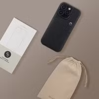 Selencia Riva Back Cover mit Kartenfach Apple iPhone 15 Pro - Schwarz